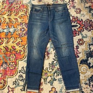 Joe’s Jeans Medium Wash High Rise Skinny Notch Hem Cuffed Jean